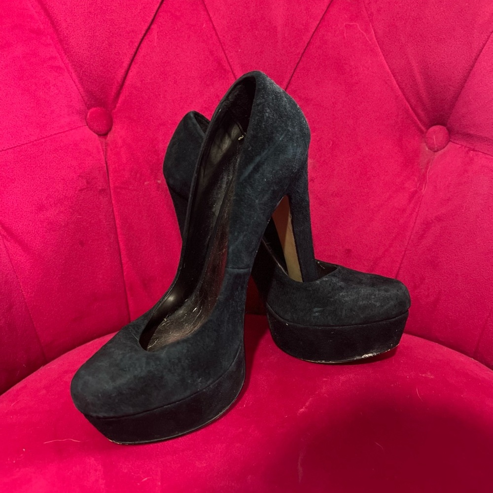 Heels - Picture 2 of 4